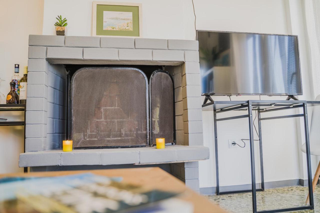 Green Apartment Ground Floor Feel Like Home Properties Saronida エクステリア 写真