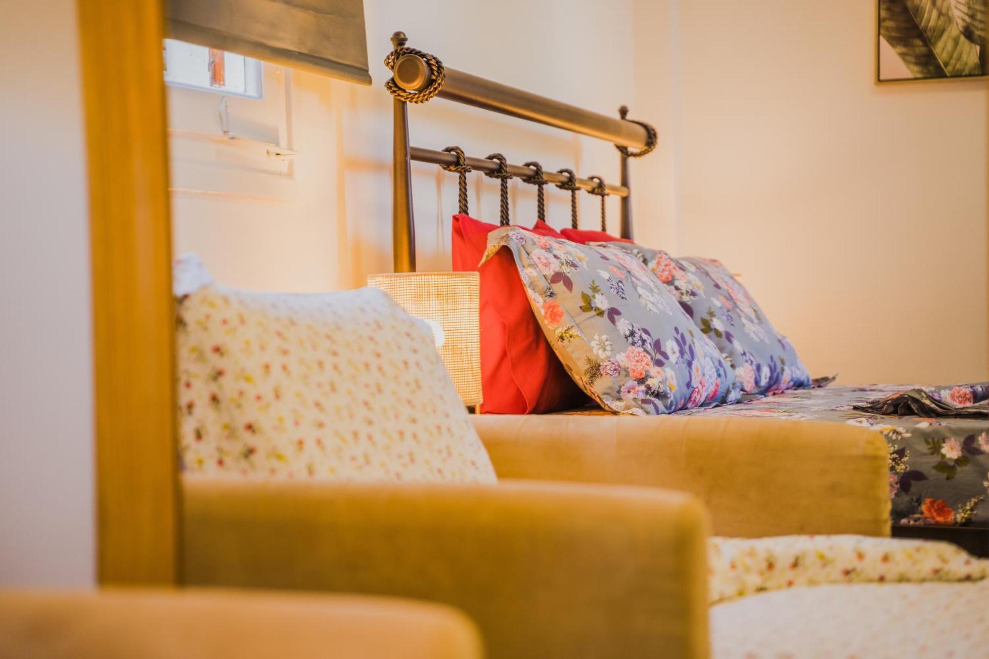 Green Apartment Ground Floor Feel Like Home Properties Saronida エクステリア 写真