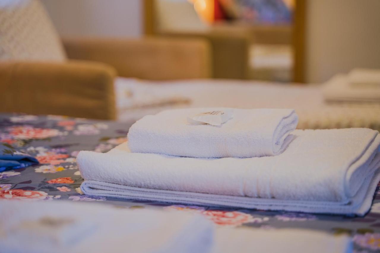 Green Apartment Ground Floor Feel Like Home Properties Saronida エクステリア 写真